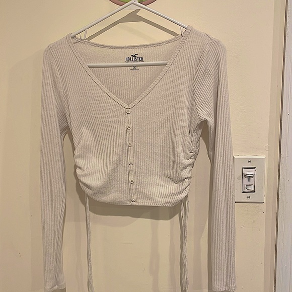 Hollister Long Sleeve Buttoned Rouched White V - Neck Crop Top - Picture 1 of 3